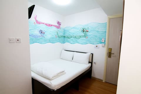 Elog Inn Fest at Lucky House, Room