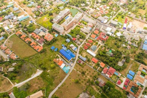 Coconoi Residence, Property grounds