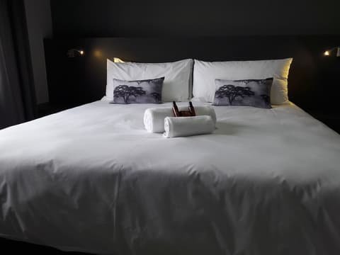 Atlantic Apartments, Room