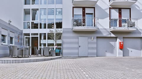 Hotel Neckarlux, Property grounds