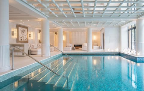 Four Seasons Resort Megeve, Indoor/outdoor pool