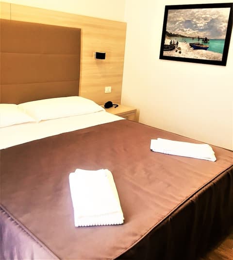 Hotel Academy, Room