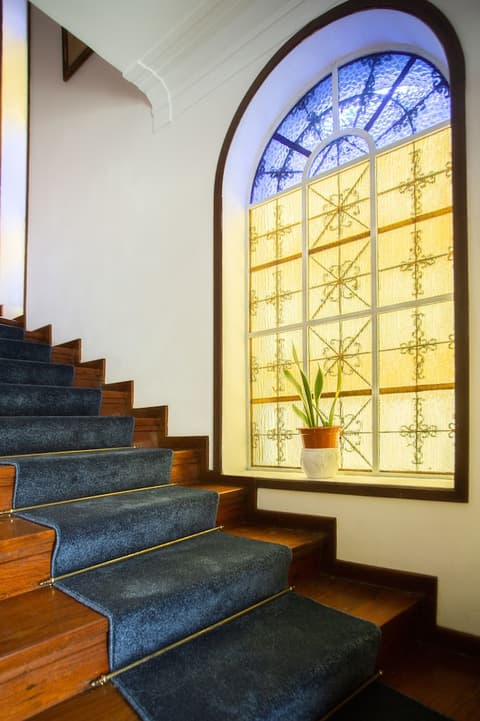 Hotel Borsalino, Interior entrance