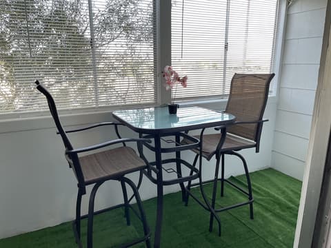 The Yellow Penthouse, Room