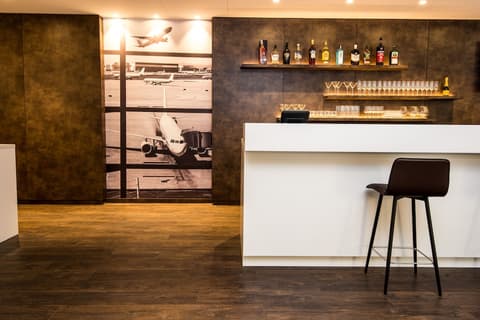 Travel24 Hotel, Bar (on property)