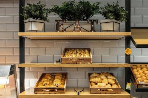 MOXY London Stratford, Breakfast meal