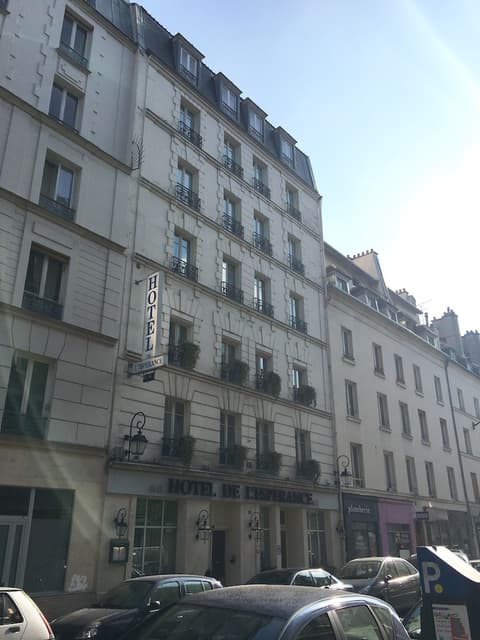 Hôtel de l'Espérance, Front of property