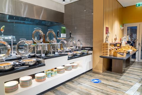 Hilton Garden Inn Al Khobar, Breakfast area