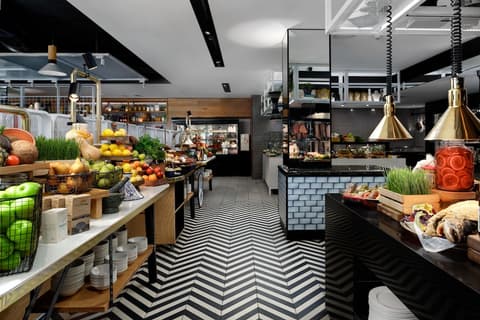 QT Queenstown, Dining