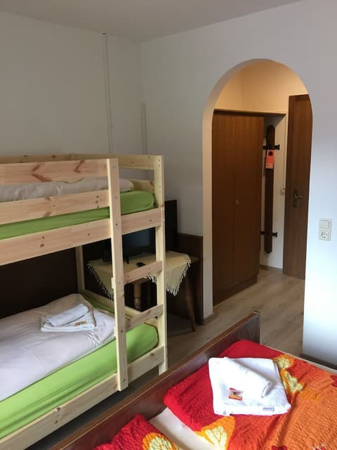 Metzgerwirt VIEH HELI, Room