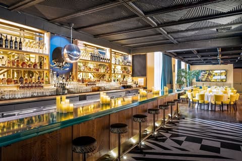 Pod Times Square, Restaurant