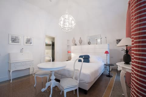 Marina Hotel Charming Rooms, Reception