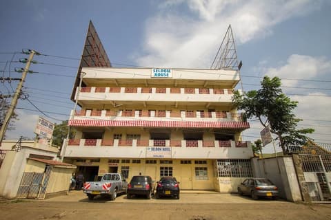 Seldom Hotel, Front of property