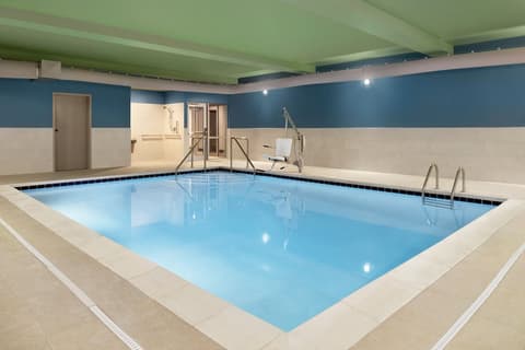 Holiday Inn Express & Suites-Cincinnati South - Wilder by IHG, Indoor pool