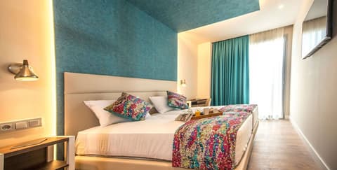 Arya Stadium Hotel, Room