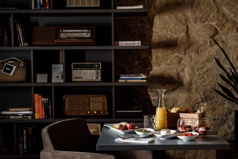 19 Rooms, Restaurant