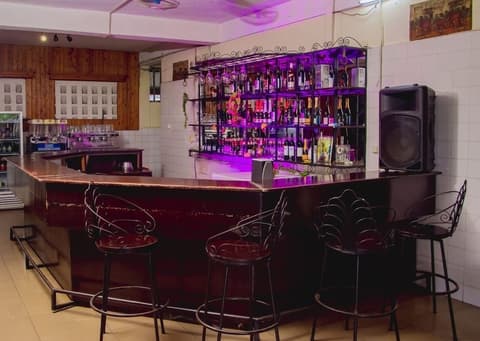 Gahahe Hills Hotel, Restaurant