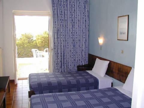 Oasis Hotel, Room
