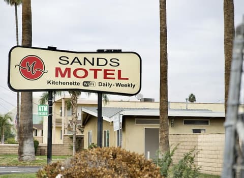 Sands Motel, Front of property