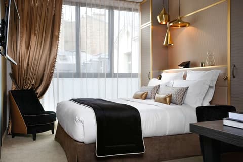Niepce Paris Hotel, Curio Collection by Hilton, Room