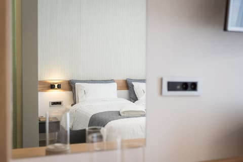 Central City Hotel, Room