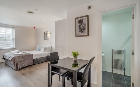 Fox House, Studio Apartments, Miscellaneous