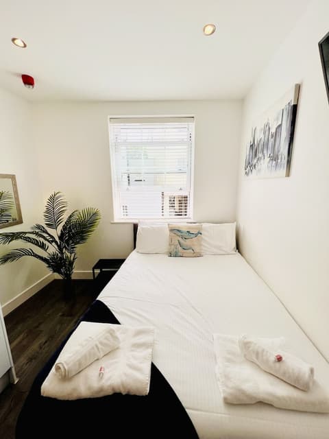 Fox House, Studio Apartments, Room