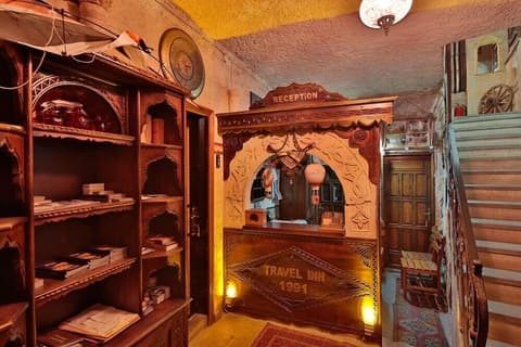 Travel Inn Cave Hotel, Reception