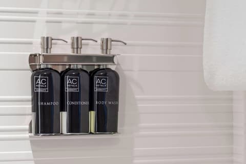 AC Hotel by Marriott Boston Downtown, Bathroom