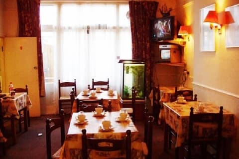 Chiswick Court Hotel, 