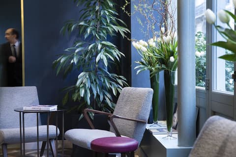 Maison Breguet, Lobby sitting area