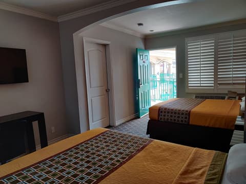 LYFE INN & SUITES by AGA - LAX Airport, Room