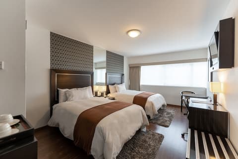 Jose Antonio Lima, Room