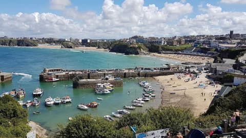 OYO Minerva Guesthouse, Beach