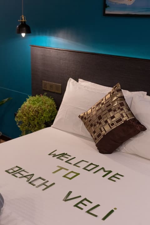 Beach Veli, Room