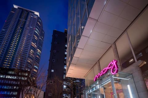 Moxy Osaka Honmachi, Exterior