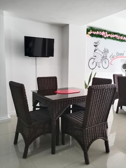 The Strand Suites and Dormitel, Private kitchen