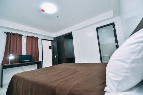 The Strand Suites and Dormitel, Room