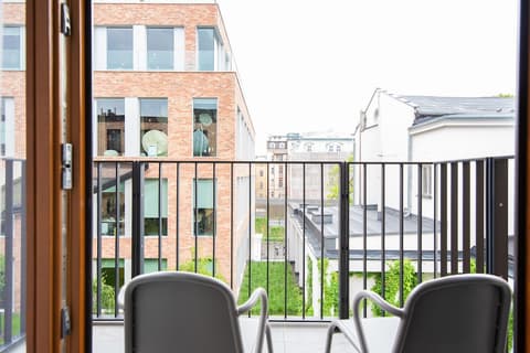 City Lights Apartments, Room