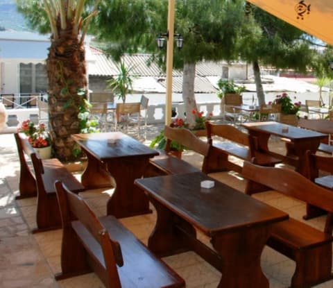 Elena Studios, Dining