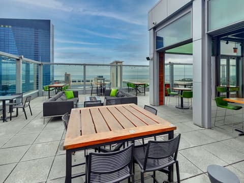 Hilton Garden Inn Chicago McCormick Place, Exterior