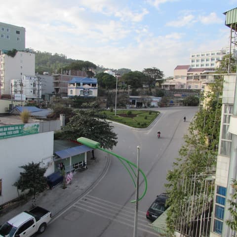 Viet Nhat Halong Hotel, View from property