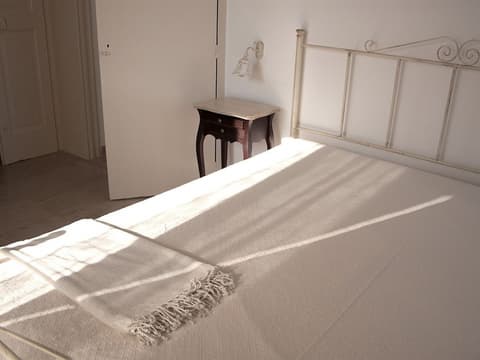 Sorelle Barnaba, Room