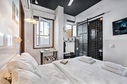 Lemon Tree Stay, Room