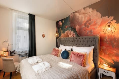 Decadent Art Deco Apartment in Old Town, Room