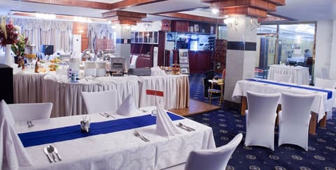 Puma Imperial Hotel, Breakfast area