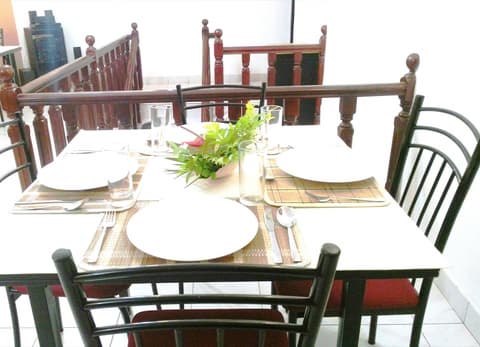 Cloud Inn Kandy, Family dining