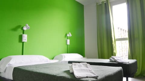 Motion Chueca - Hostel, Room