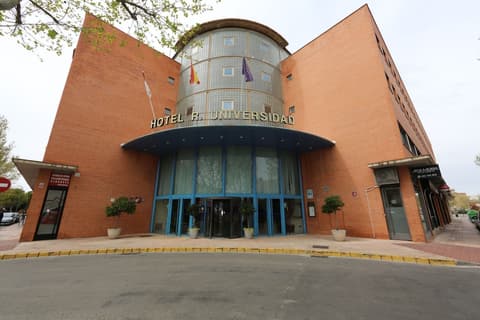 Hotel Universidad, Front of property