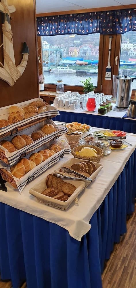 Botel Vodník, Breakfast meal